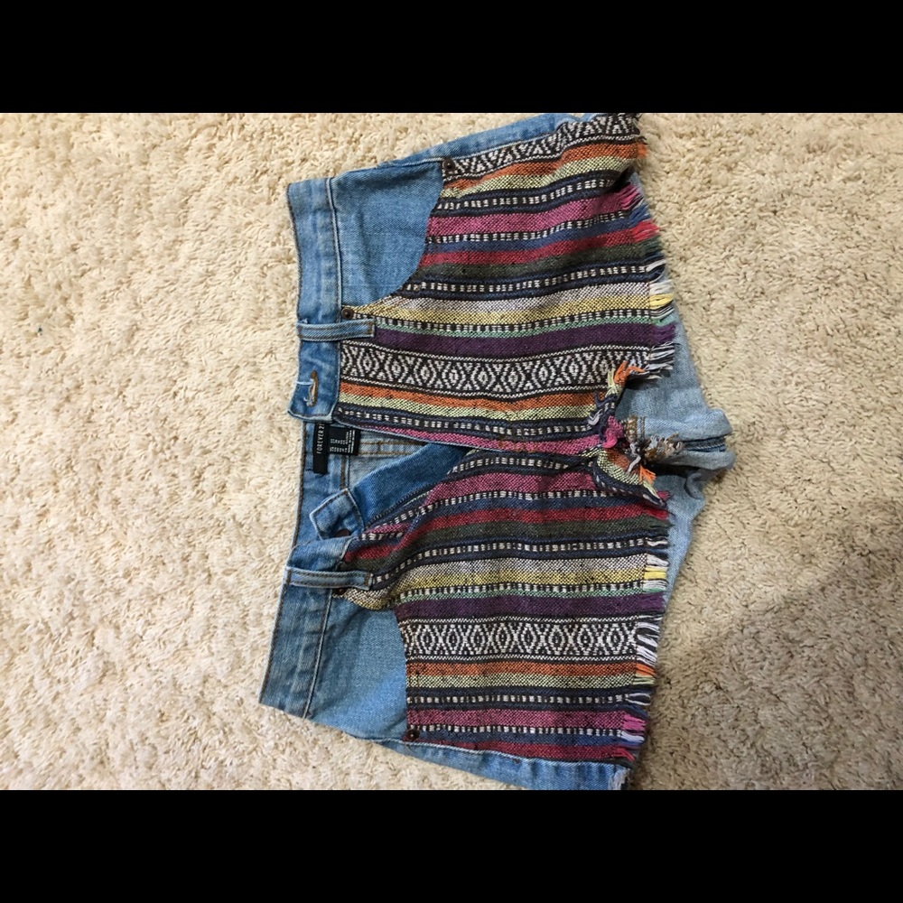 Jean shorts with tribal pattern